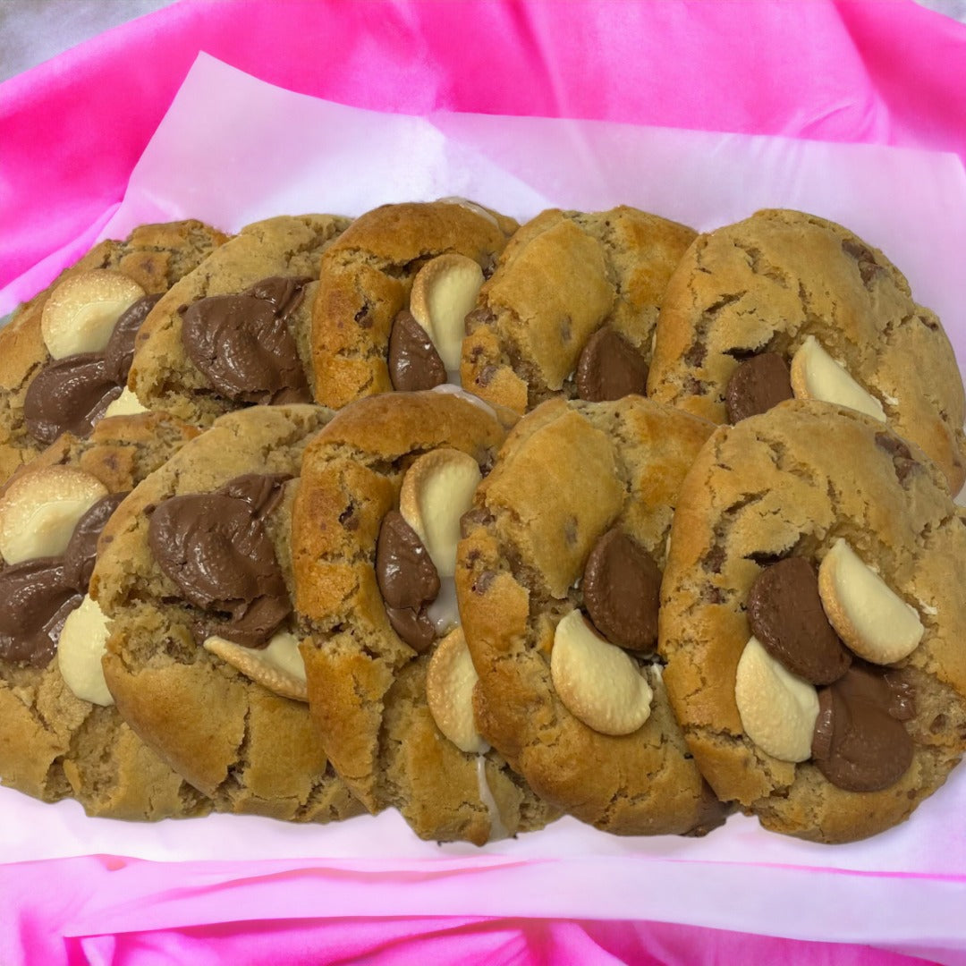 Milk and White Chocolate Chip Box of 10 Cookies