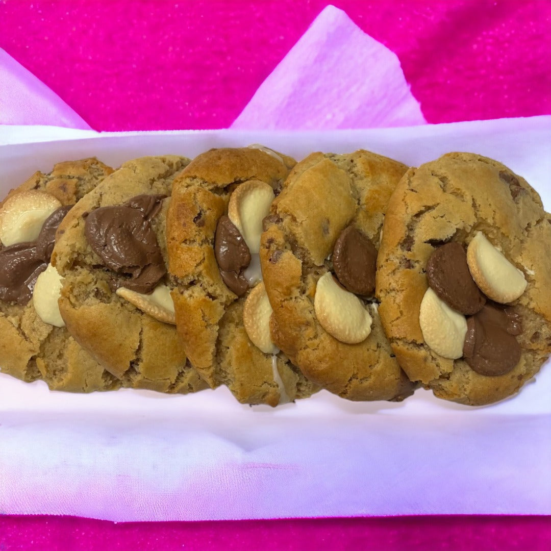 Milk and White Chocolate Chip Box of 5 Cookies